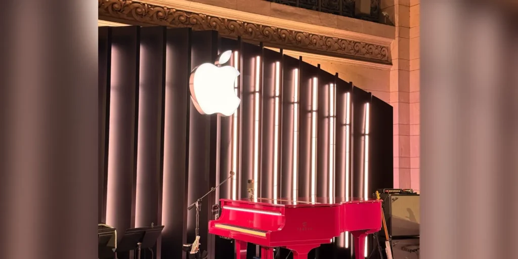 Apple Grand Central retail store closed due to special activity [U]