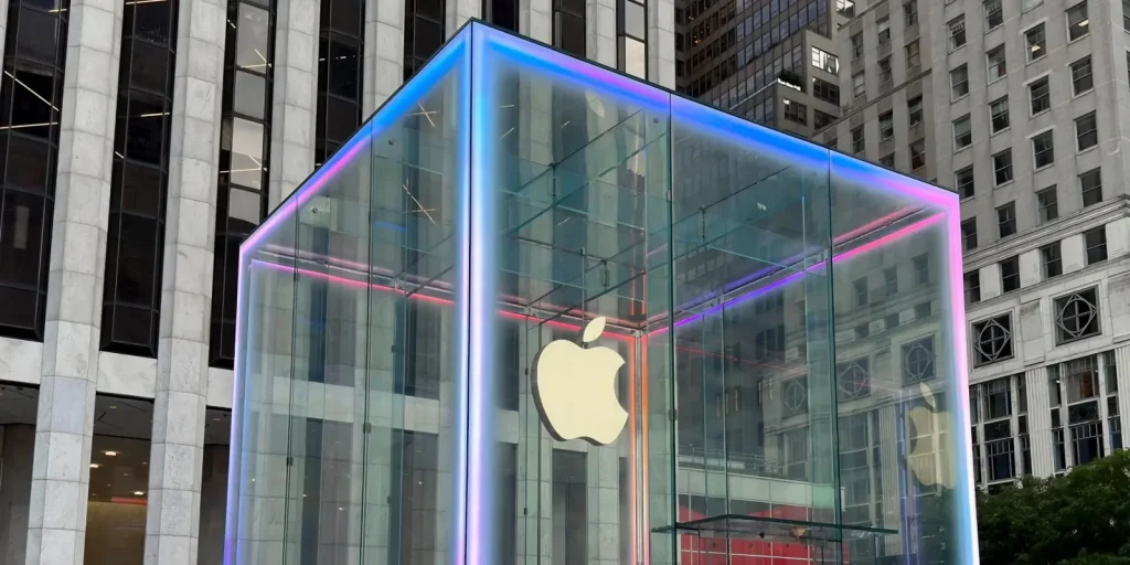 Gurman: Apple performing 'updates' at Apple Stores next week