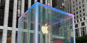 Gurman: Apple performing 'updates' at Apple Stores next week