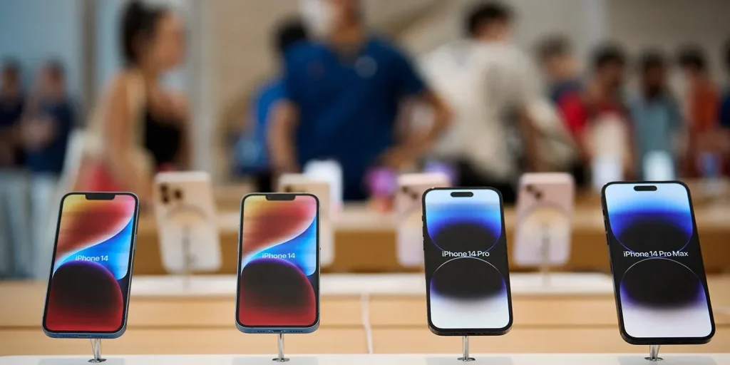 Apple Store iPhone 14 photos shared by company as first customers arrive