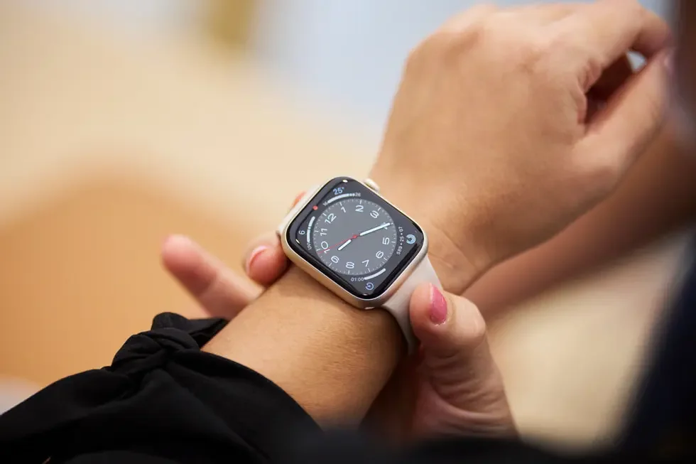 Apple Store iPhone 14 photos shared by company as first customers arrive