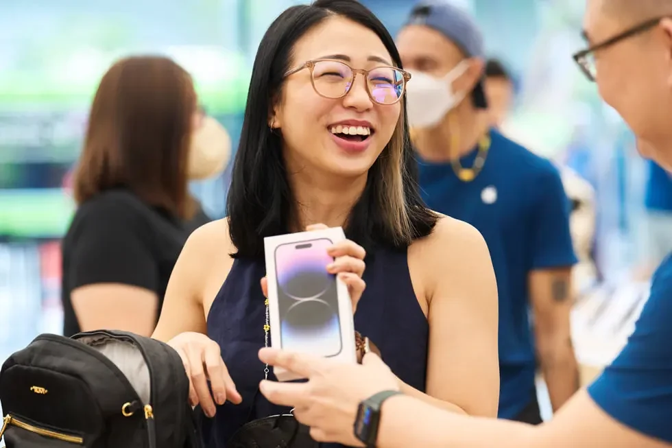 Apple Store iPhone 14 photos shared by company as first customers arrive