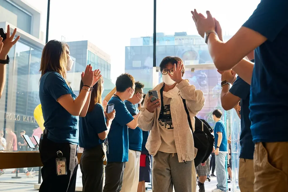 Apple Store iPhone 14 photos shared by company as first customers arrive