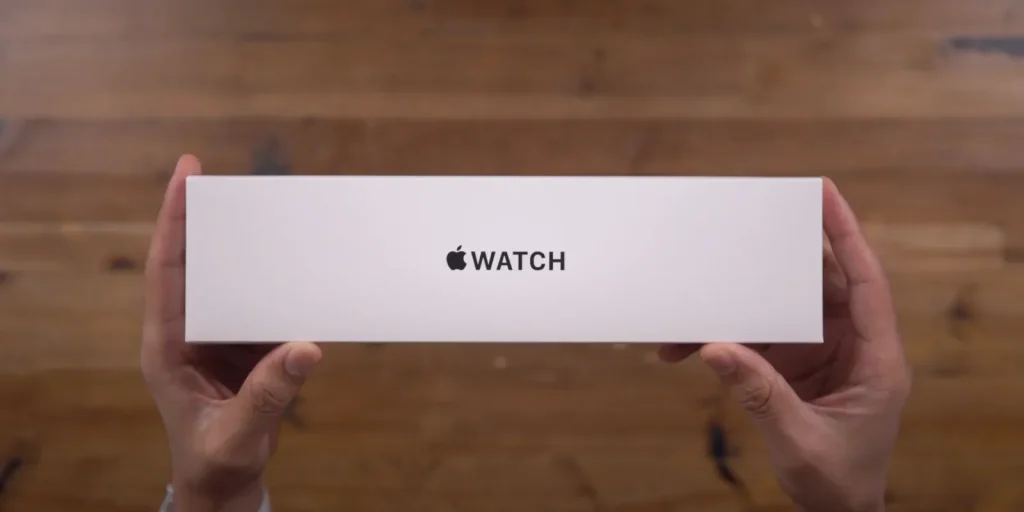 Apple Watch Series 6 vs Apple Watch SE: Which should you buy this holiday season?