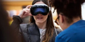 An inside look at the 'fiasco' of the Vision Pro launch in Apple stores