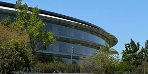 Apple hires American Airlines exec to lead government affairs