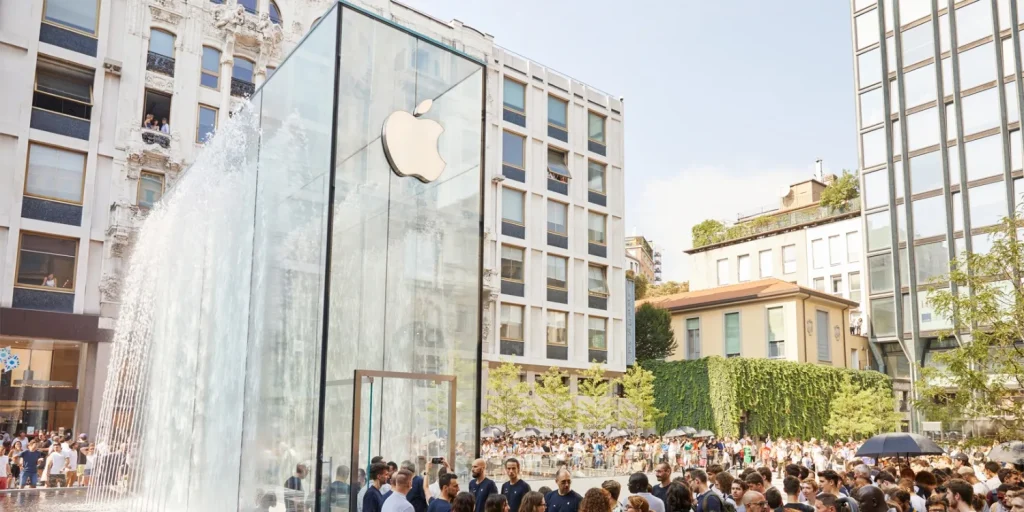 Now, as reported by Prima Comunicazione and Repubblica Milano , Apple has taken down the controversial