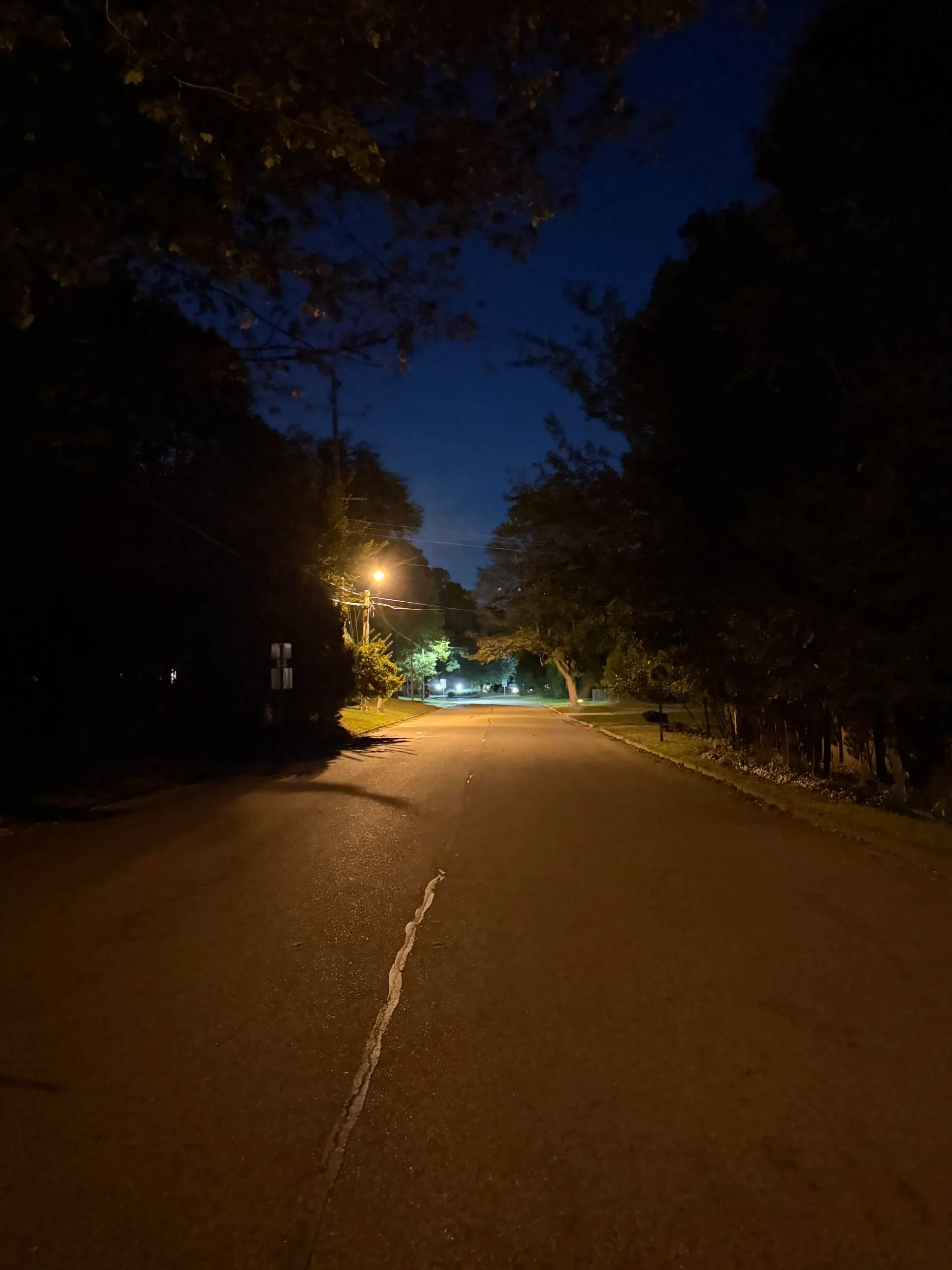 iPhone 17 Pro Max (left) vs iPhone 18 Pro Max (right)No Night modeiPhone 17 Pro Max: ƒ/1.78, 1/15s, ISO 12,500iPhone 18 Pro Max: ƒ/1.48, 1/15s, ISO 10,000