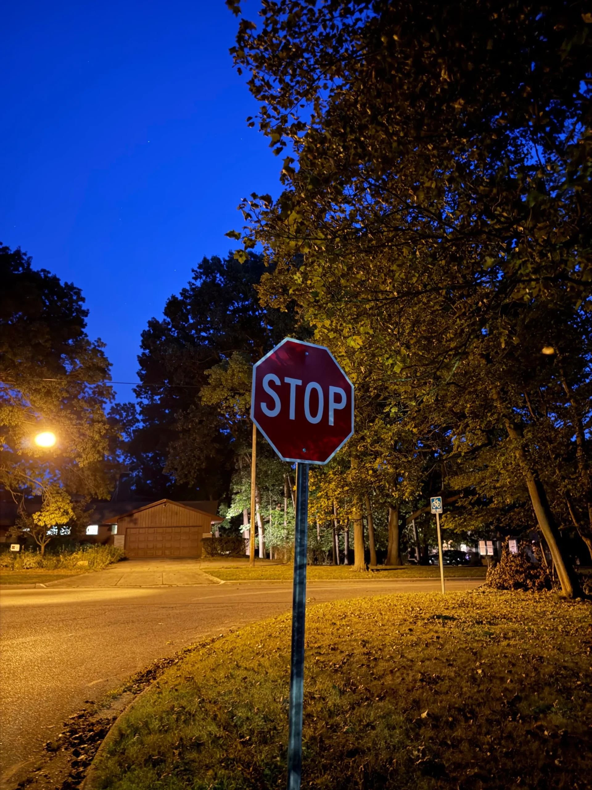 iPhone 17 Pro Max (left) vs iPhone 18 Pro Max (right)Night modeiPhone 17 Pro Max: ƒ/1.78, 0.5s, ISO 3,200iPhone 18 Pro Max: ƒ/1.48, 0.5s, ISO 2,500